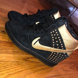 Women’s NIKE Sky High Dunk